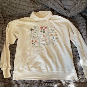 Folk Cream Sweatshirt with embroidered floral details